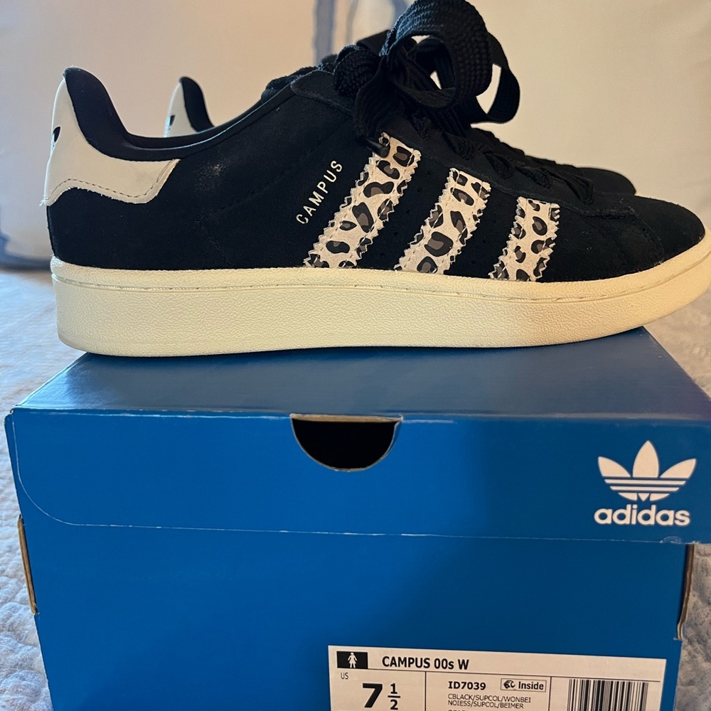 🐆 ADIDAS CAMPUS 00S LEOPARD PRINT 🐆
Never worn, tried on inside